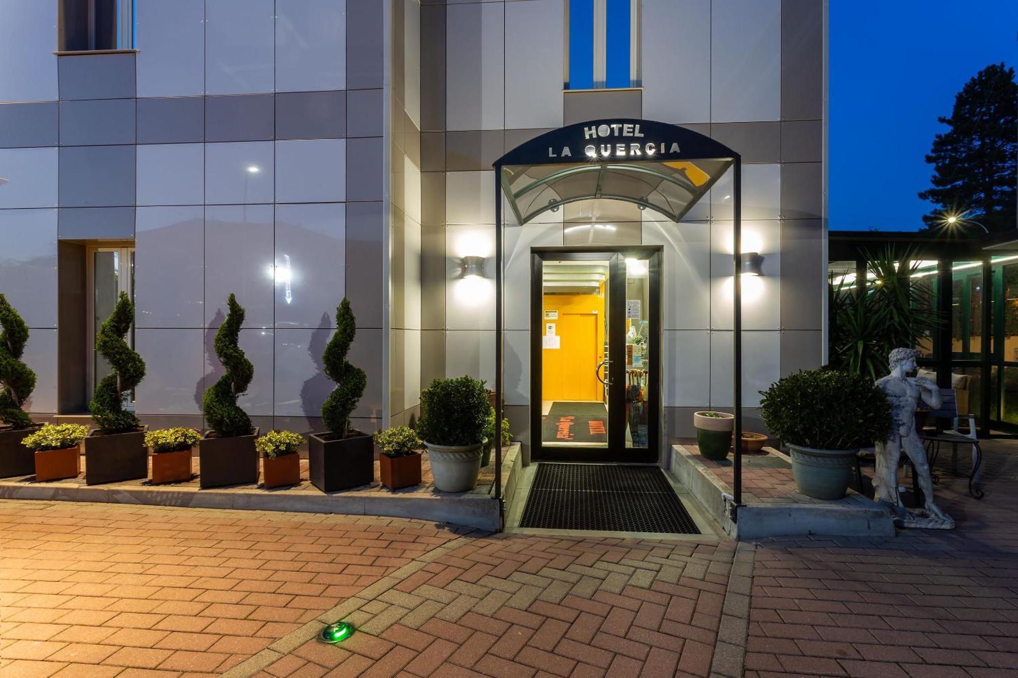 Hotel La Quercia Mozzo ภายนอก รูปภาพ