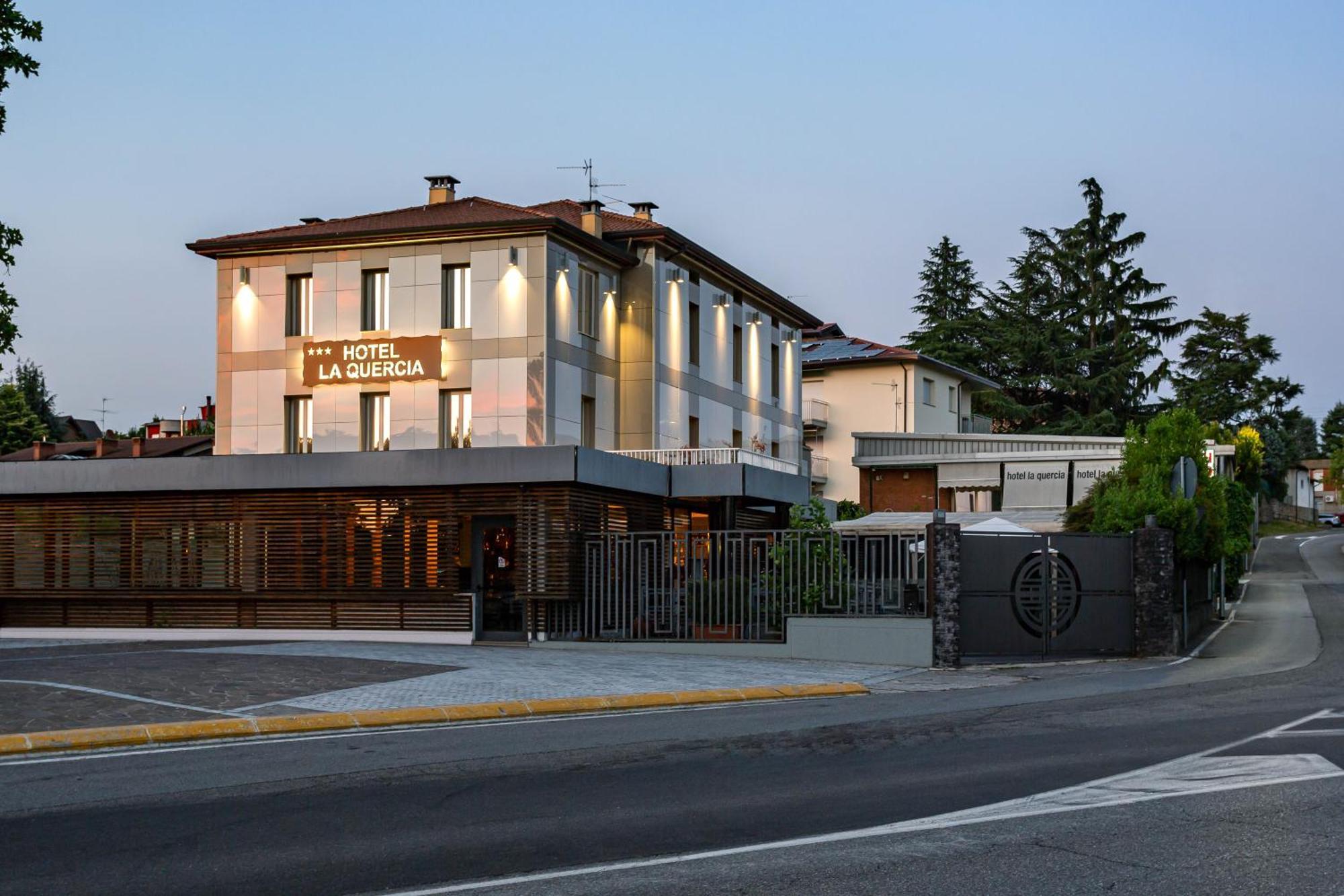 Hotel La Quercia Mozzo ภายนอก รูปภาพ