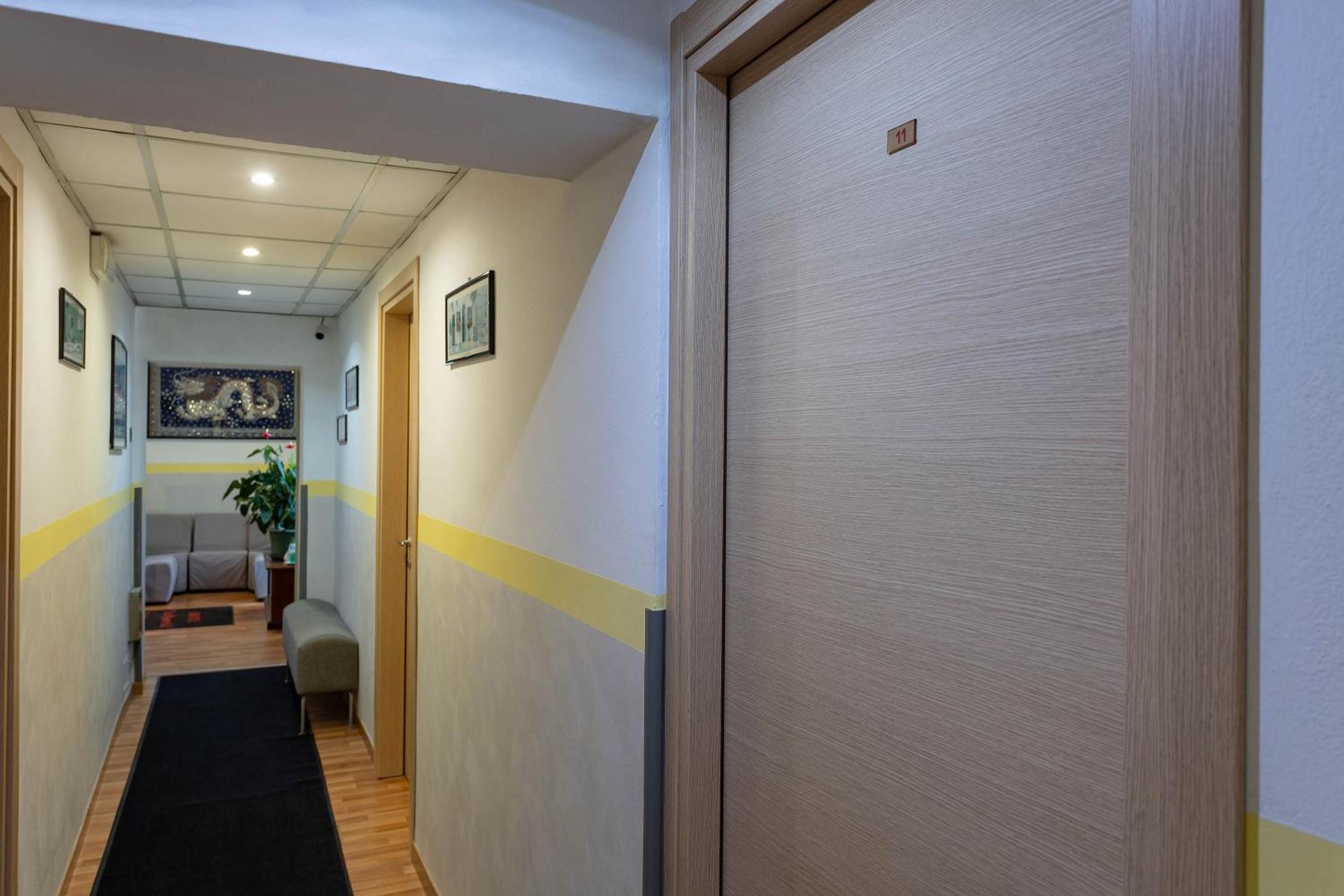 Hotel La Quercia Mozzo ภายนอก รูปภาพ