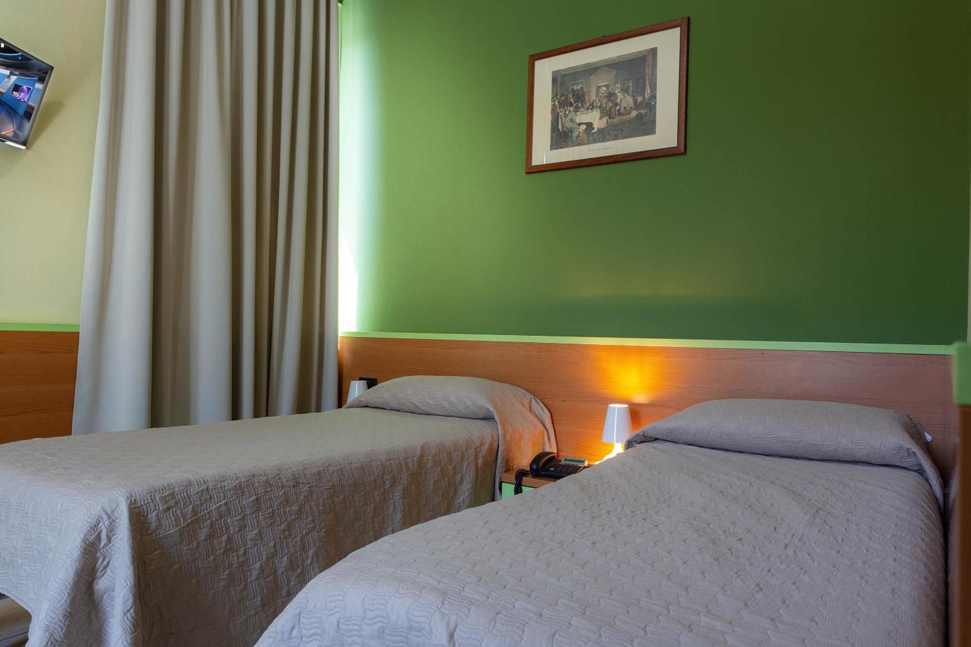 Hotel La Quercia Mozzo ภายนอก รูปภาพ
